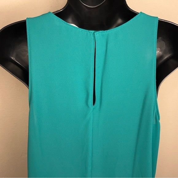 SMALL LUSH GREEN SLEEVELESS BLOUSE LIGHTWEIGHT VIBRANT ROUND NECKLINE - Picture 7 of 11